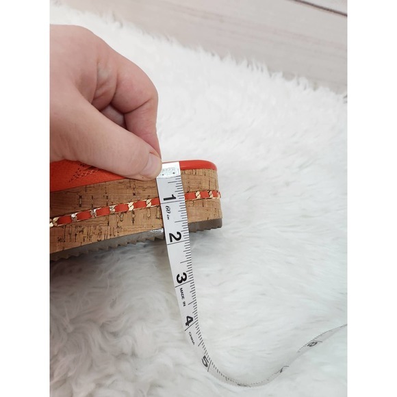 Karl Lagerfeld Paris Women's‎ Orange Leather Wedge Flip Flop Sandals Size 9M - Picture 8 of 8